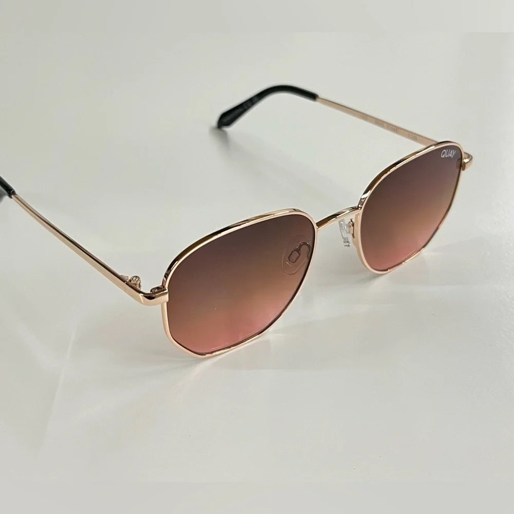 - Quay Australia Unisex Big Time Round Sunglasses